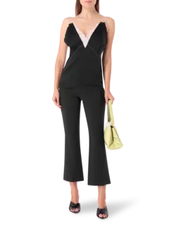 بنطال قصير بتفاصيل مضلعة