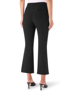 بنطال قصير بتفاصيل مضلعة