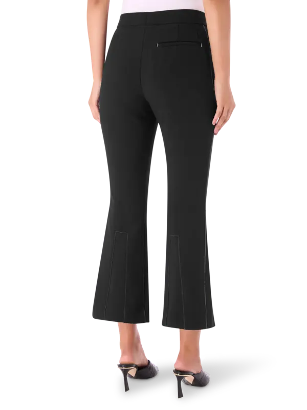 بنطال قصير بتفاصيل مضلعة