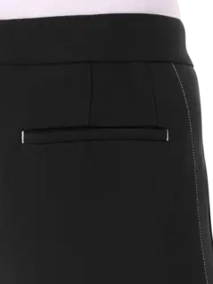 بنطال قصير بتفاصيل مضلعة