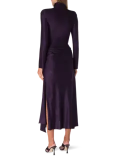 فستان من قماش الجيرسيه برقبة عالية وأكمام طويلة