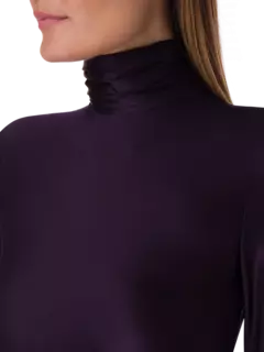 فستان من قماش الجيرسيه برقبة عالية وأكمام طويلة