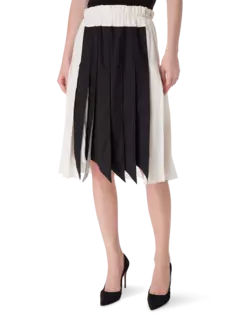 تنورة مقسّمة مزينة بكسرات