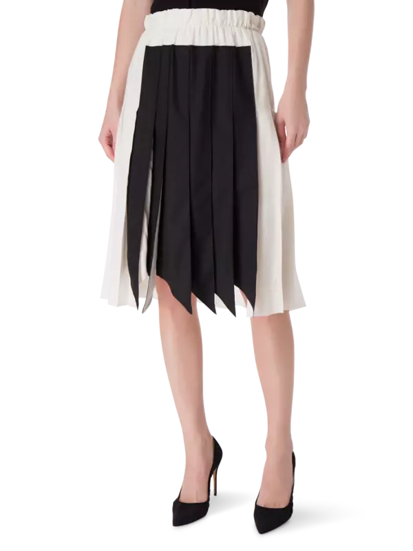 تنورة مقسّمة مزينة بكسرات