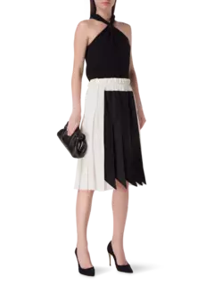 تنورة مقسّمة مزينة بكسرات