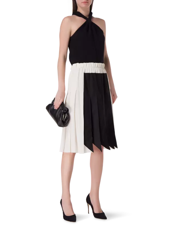 تنورة مقسّمة مزينة بكسرات