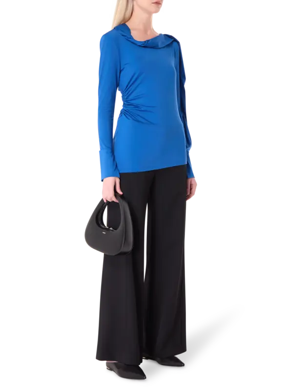 بلوزة من قماش الجيرسيه بأكمام طويلة وتصميم منسدل