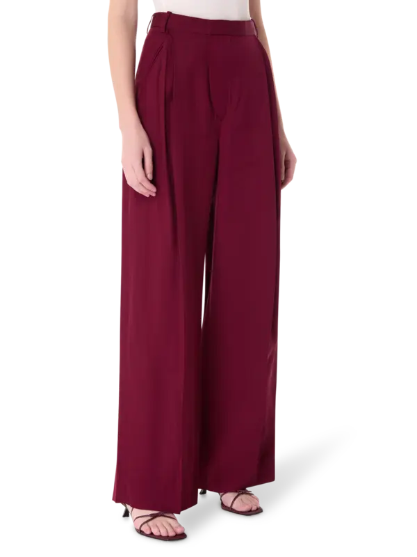 بنطال بقصة أرجل واسعة