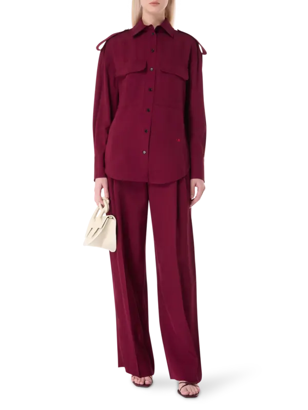 بنطال بقصة أرجل واسعة