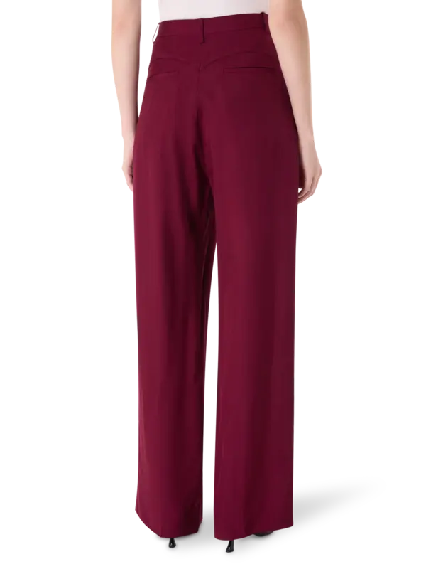 بنطال بقصة أرجل واسعة