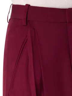 بنطال بقصة أرجل واسعة