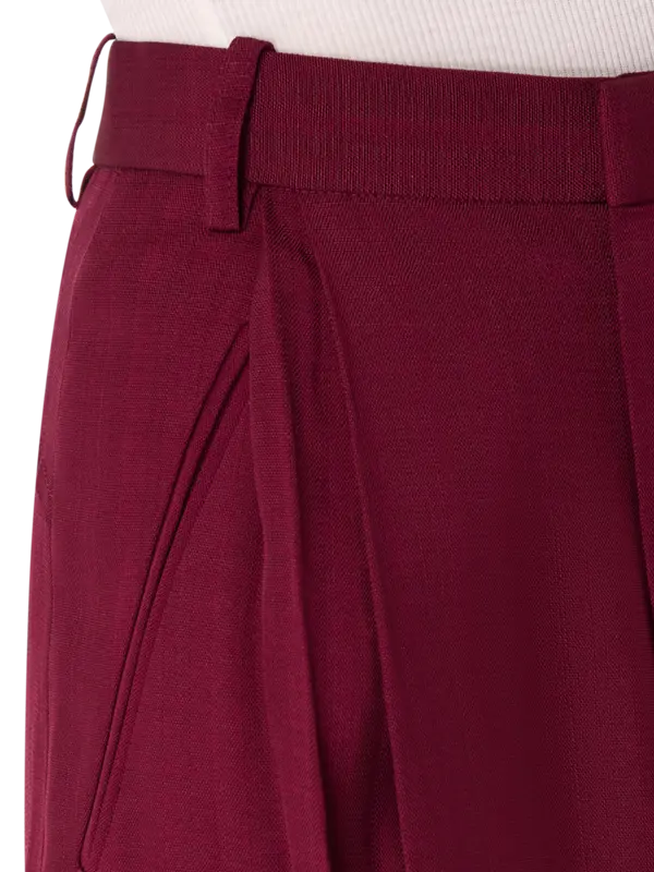 بنطال بقصة أرجل واسعة