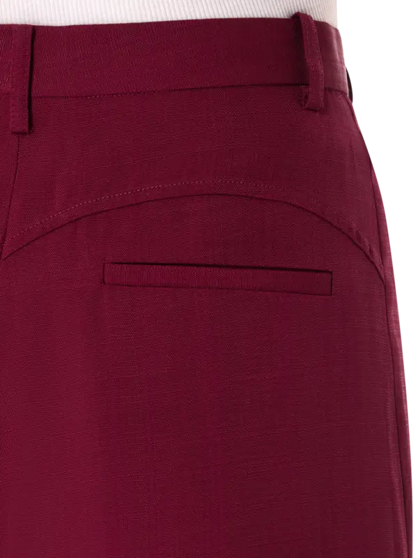 بنطال بقصة أرجل واسعة