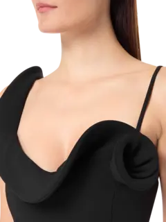 فستان روزيت طويل بتصميم منحوت