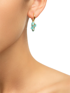 أقراط صغيرة على شكل صبار بلون فيروزي