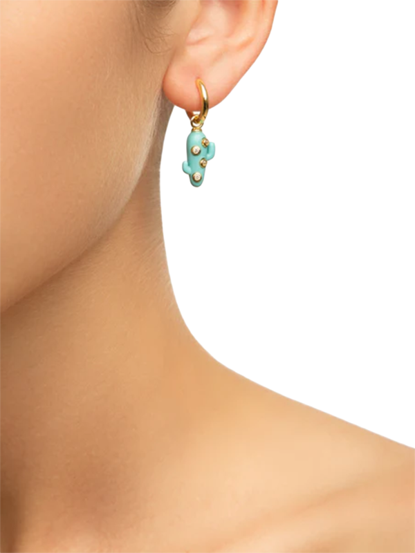 أقراط صغيرة على شكل صبار بلون فيروزي