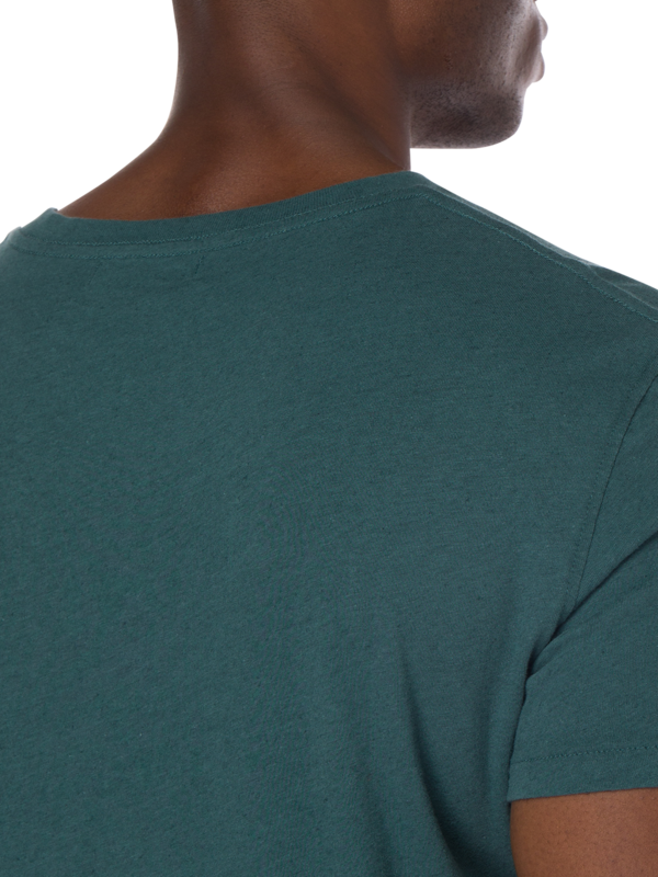 تيشيرت بقصة عادية وفتحة رقبة مستديرة من مزيج الكتان