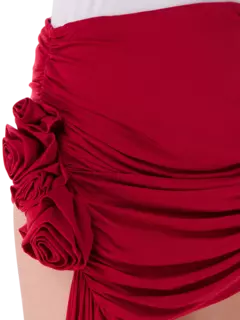 تنورة قصيرة ملفوفة مزينة بزهور
