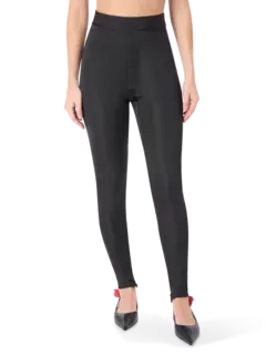 بنطال بقصة ضيقة