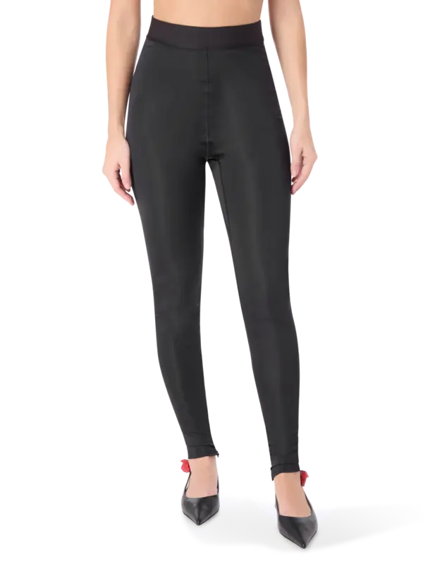 بنطال بقصة ضيقة