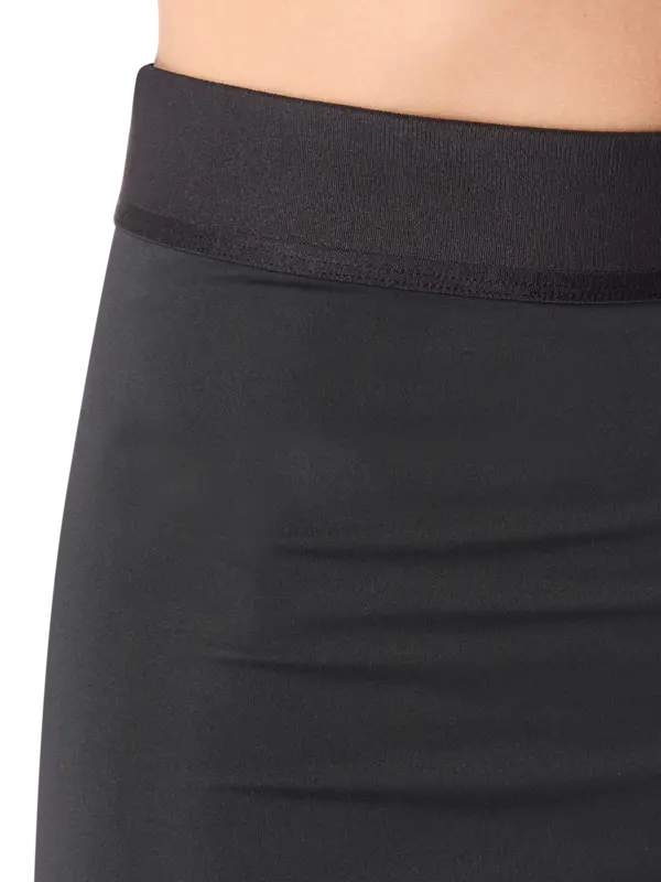 بنطال بقصة ضيقة