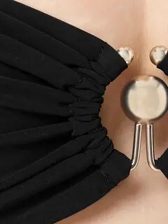 قطعة بيكيني علوية بنمط ضيق وتأثير مزموم