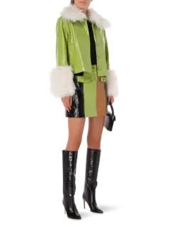 تنورة نانسي قصيرة من الجلد الصناعي بتصميم رقع