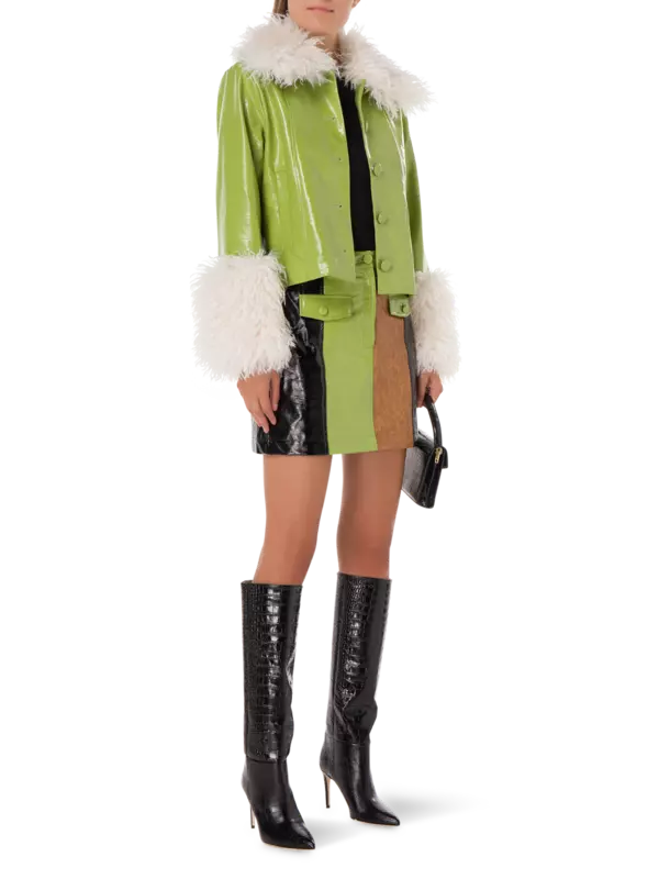 تنورة نانسي قصيرة من الجلد الصناعي بتصميم رقع