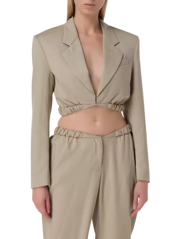 بليزر كونتورتا قصير بفتحة رقبة واسعة