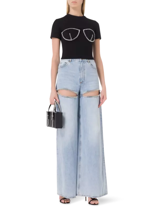 بنطال جينز بقصة أرجل واسعة وفتحة مزينة بالكريستال