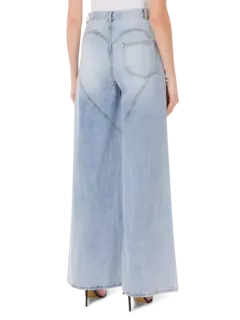 بنطال جينز بقصة أرجل واسعة وفتحة مزينة بالكريستال