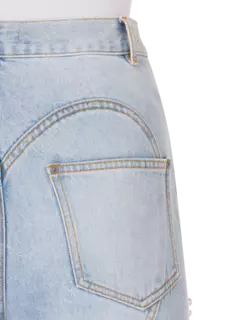 بنطال جينز بقصة أرجل واسعة وفتحة مزينة بالكريستال