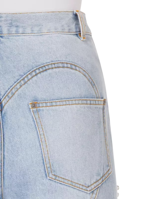 بنطال جينز بقصة أرجل واسعة وفتحة مزينة بالكريستال