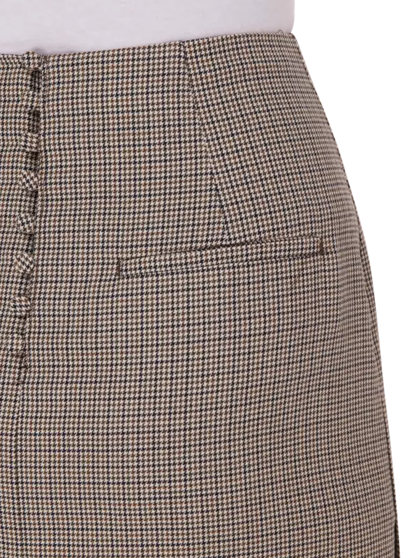 /original/2303S07235_AREA_Brown_Ivor_6.png_convert-600x800