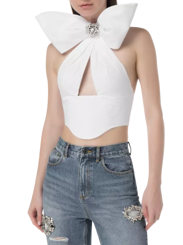 بلوزة بحمالة حول العنق مزينة بالكريستال بتصميم ممزق