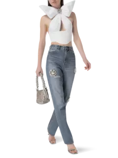 بلوزة بحمالة حول العنق مزينة بالكريستال بتصميم ممزق