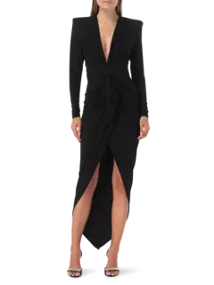 فستان طويل مكشكش بفتحة رقبة عميقة