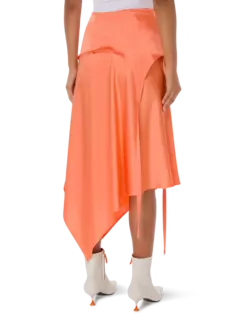 تنورة بقصة غير متماثلة