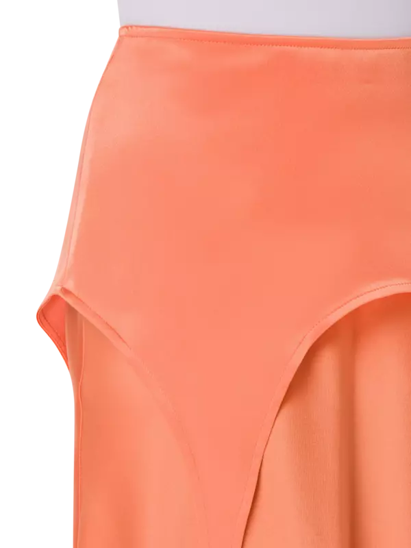 تنورة بقصة غير متماثلة