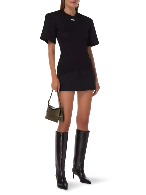 تيشيرت بأكمام قصيرة