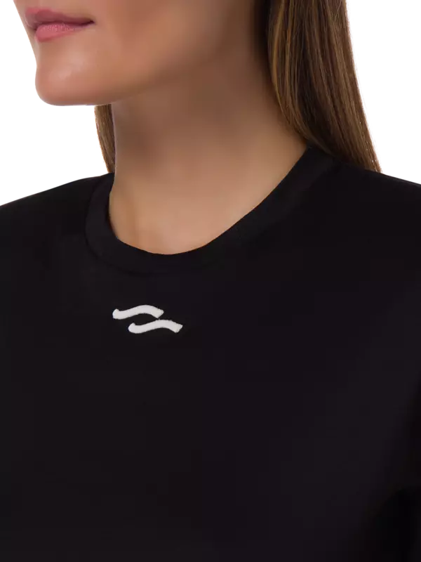 تيشيرت بأكمام قصيرة