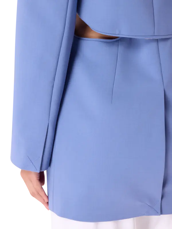 بليزر مزين بثقوب