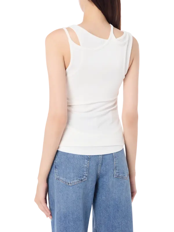 بلوزة بدون أكمام بتصميم متداخل