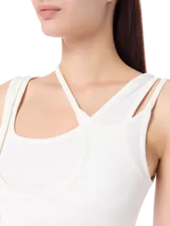 بلوزة بدون أكمام بتصميم متداخل