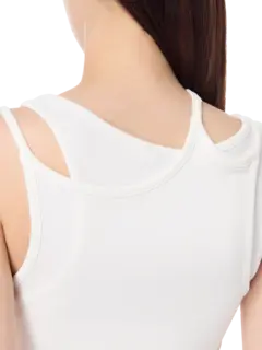 بلوزة بدون أكمام بتصميم متداخل