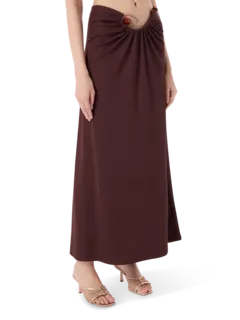 تنورة طويلة مرصعة بالكريستال بأشكال حلزونية