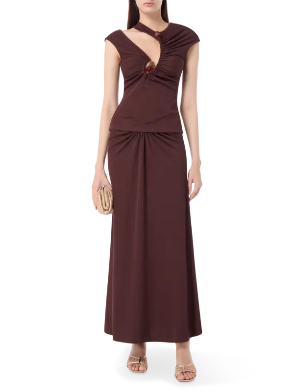 تنورة طويلة مرصعة بالكريستال بأشكال حلزونية