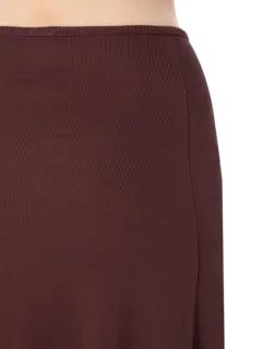 تنورة طويلة مرصعة بالكريستال بأشكال حلزونية