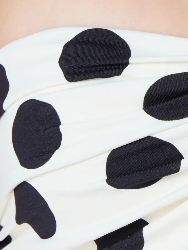 /original/24C390_CALA_Balibw_4.png_convert-600x800