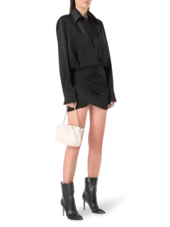 فستان قصير بتنورة ملفوفة حول الخصر